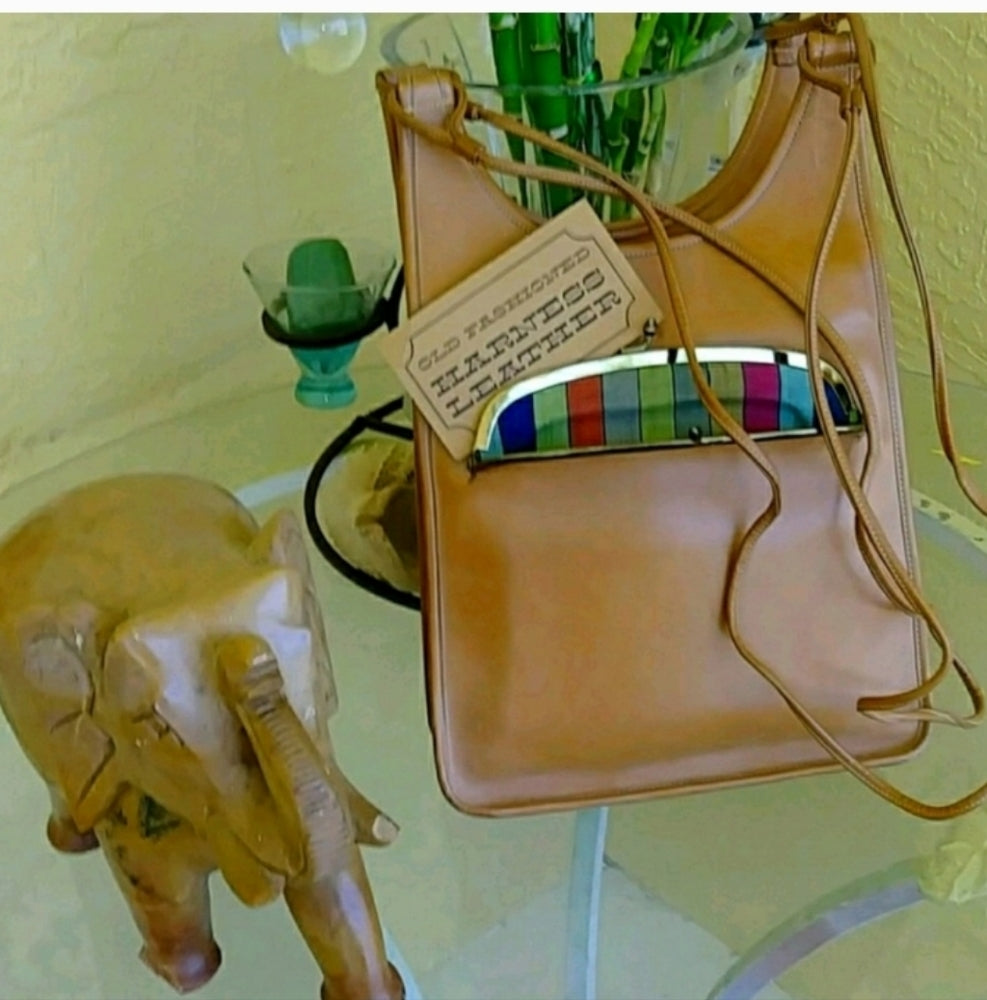 @lorac2015 COME SEE SELECT STYLES LIKE THIS IN MY CLOSET OF VINTAGE COACH BAGS