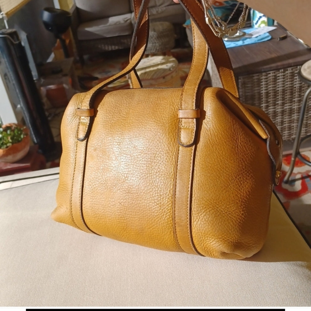 @lorac2015 COME SEE SELECT STYLES LIKE THIS IN MY CLOSET OF VINTAGE COACH BAGS