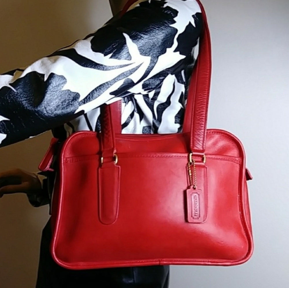 @lorac2015 COME SEE SELECT STYLES LIKE THIS IN MY CLOSET OF VINTAGE COACH BAGS