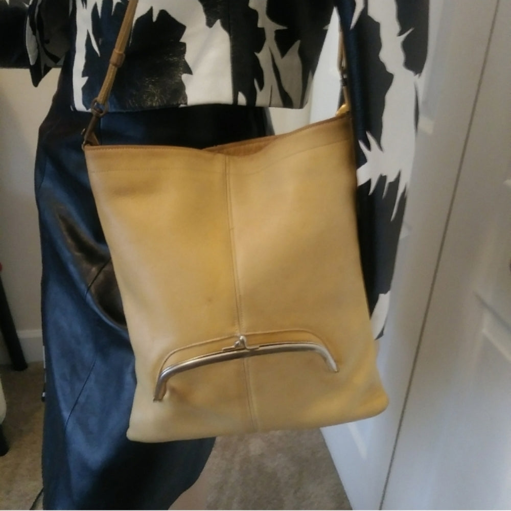 @lorac2015 COME SEE SELECT STYLES LIKE THIS IN MY CLOSET OF VINTAGE COACH BAGS