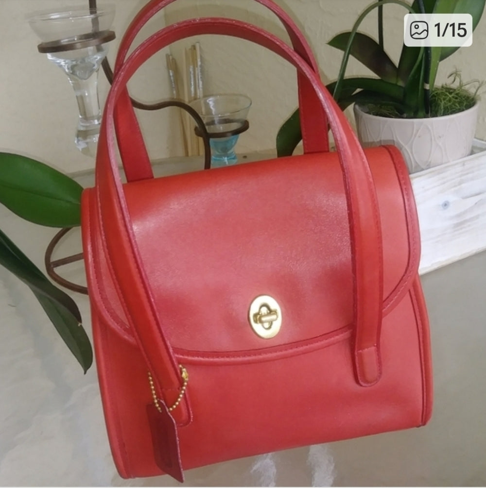 @lorac2015 COME SEE SELECT STYLES LIKE THIS IN MY CLOSET OF VINTAGE COACH BAGS