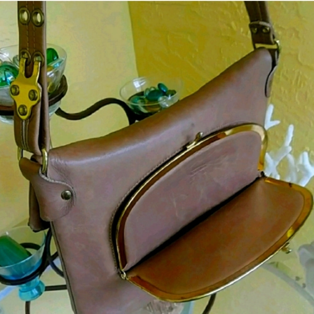 @lorac2015 COME SEE SELECT STYLES LIKE THIS IN MY CLOSET OF VINTAGE COACH BAGS
