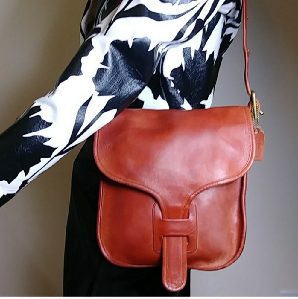 @lorac2015 COME SEE SELECT STYLES LIKE THIS IN MY CLOSET OF VINTAGE COACH BAGS
